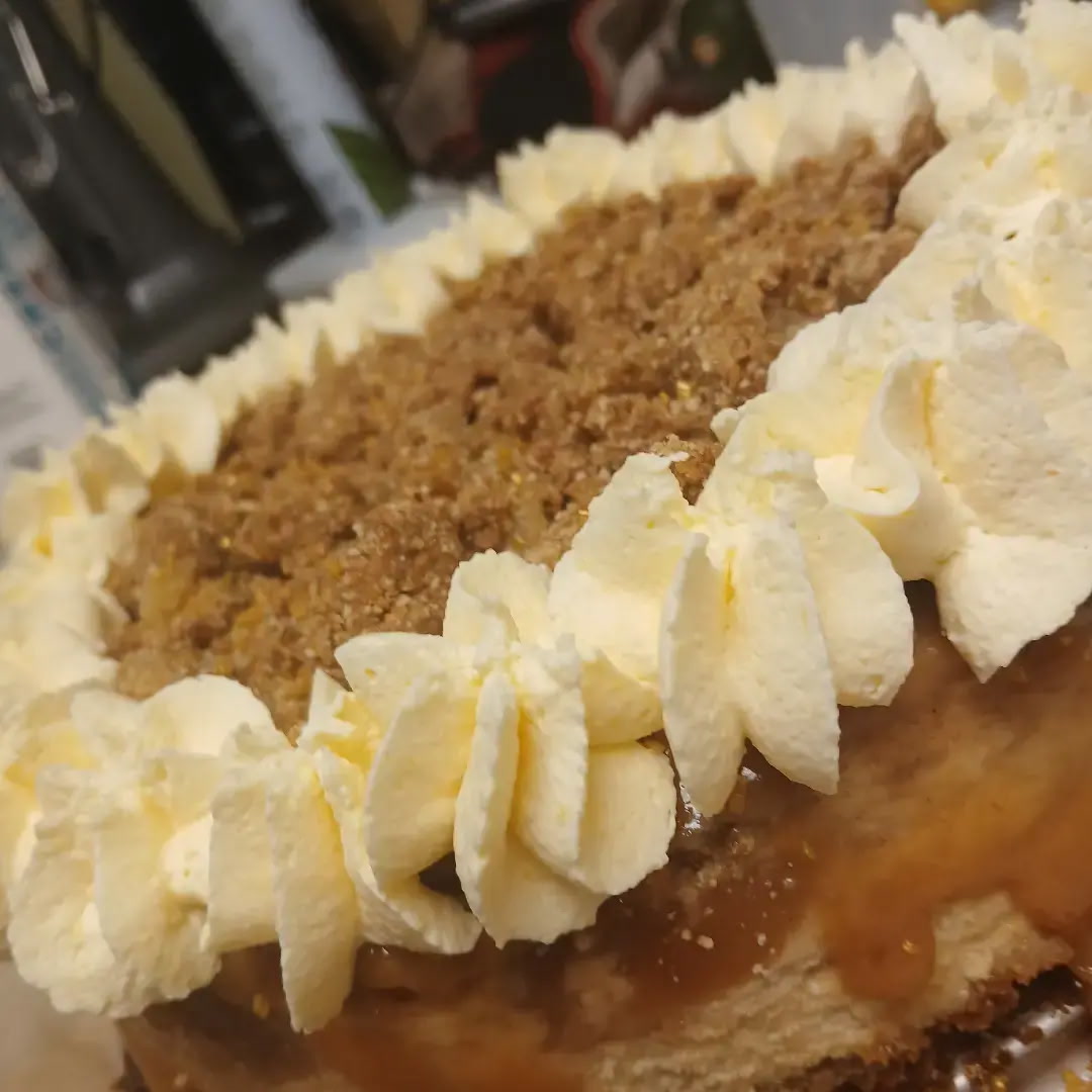 Caramel Streusel Cheesecake — Hawt Mess Express dessert